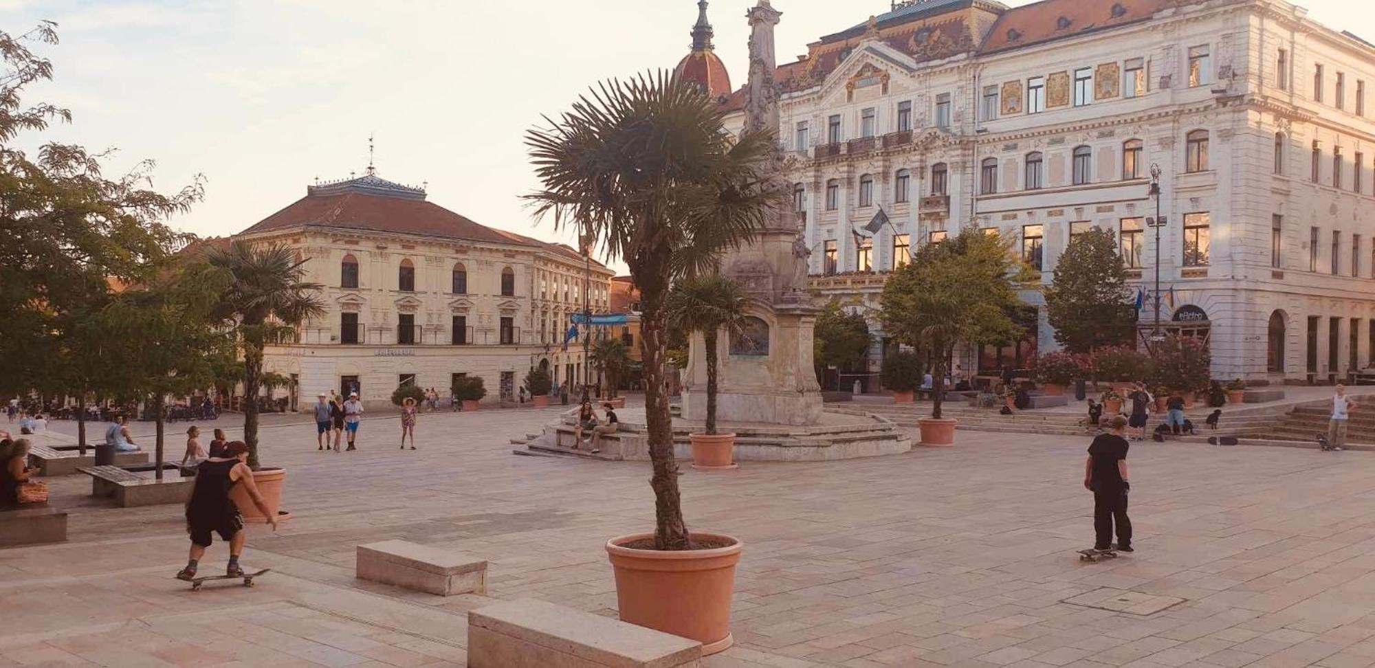 Central Pecs Bea&Tom Bagian luar foto